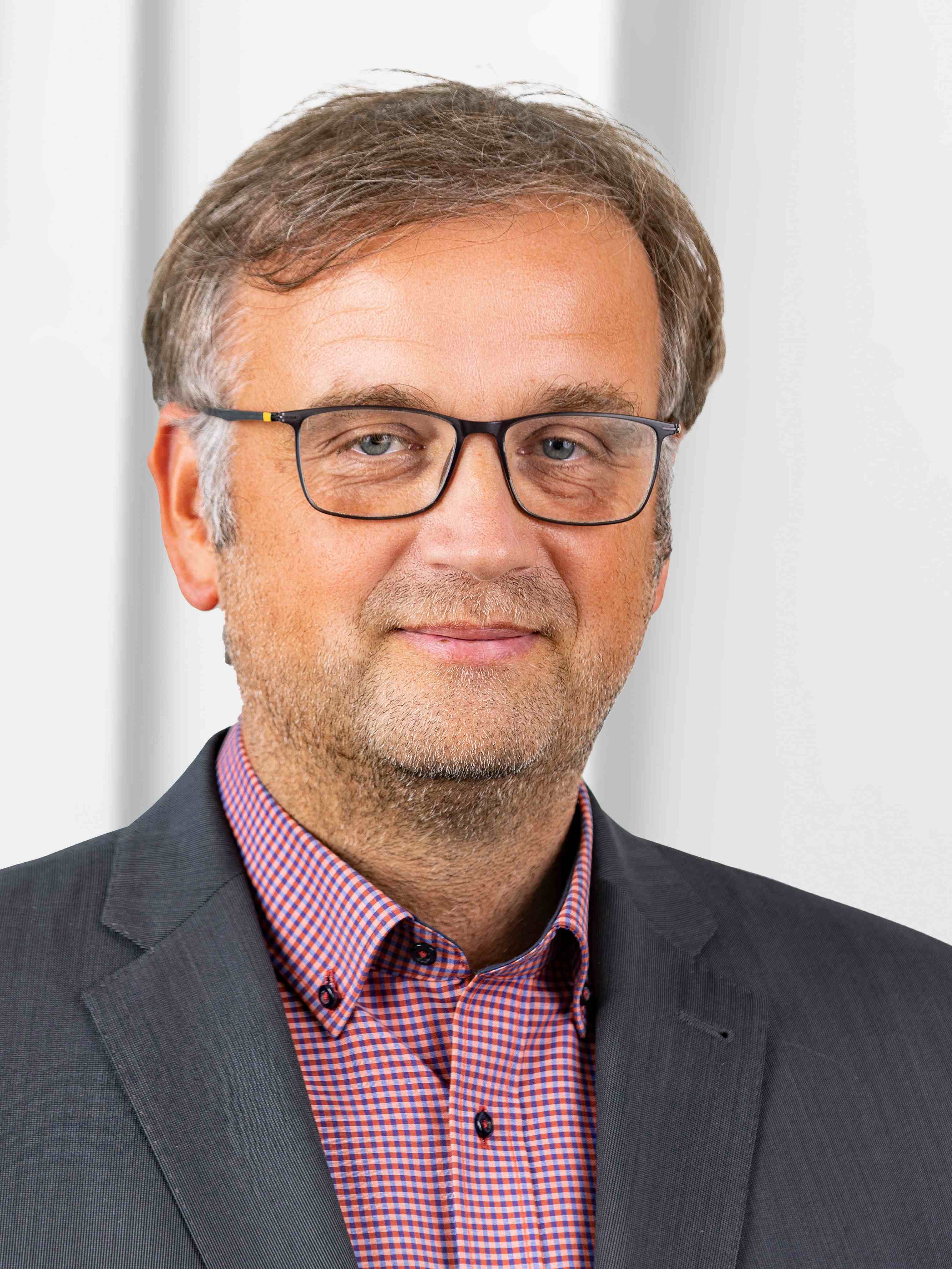 Portrait: Prof. Dr. Oliver G. Schmidt