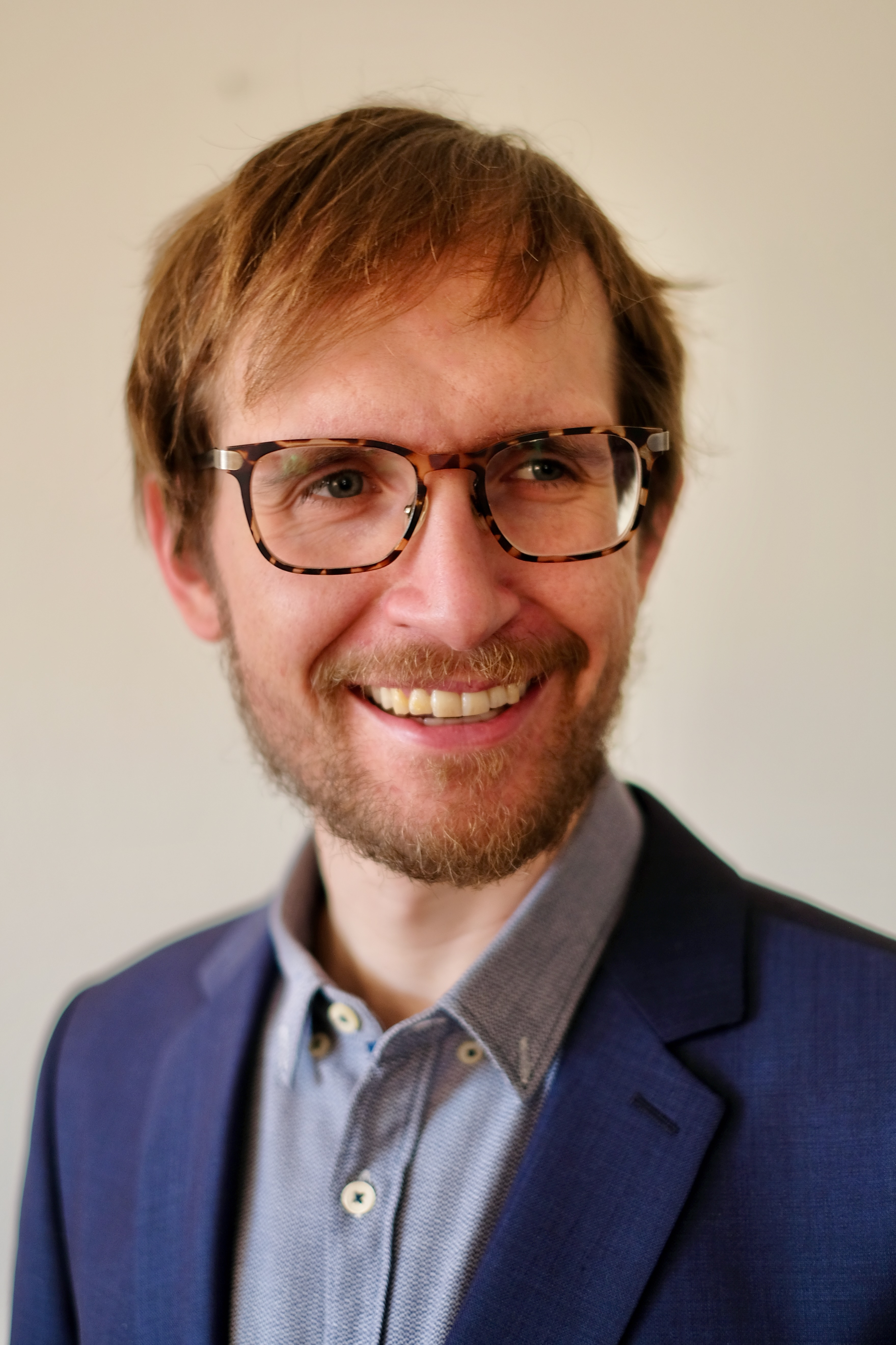 Portrait: Prof. Dr. Sebastian Neumayer