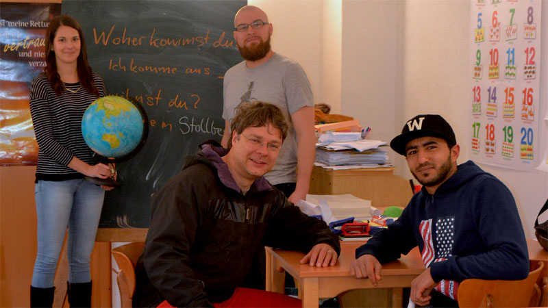 Zwei Germanistik-Studierende unterstützen Flüchtlinge in Stollberg