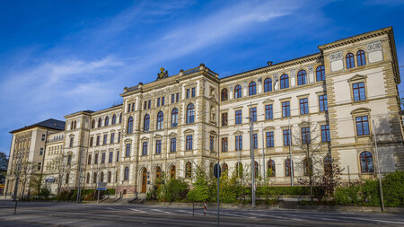 Blick auf ein altes Gebäude.