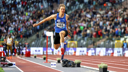 Max Hess Chemnitzer TU Student beim Dreisprung