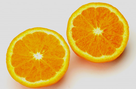 2 Orangenhälften